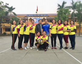 Giao lưu bóng chuyền giữa 2 tổ